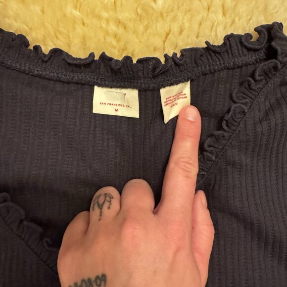 EUC Levi's Short Sleeve Button-Up Blouse - Picture 2 of 7